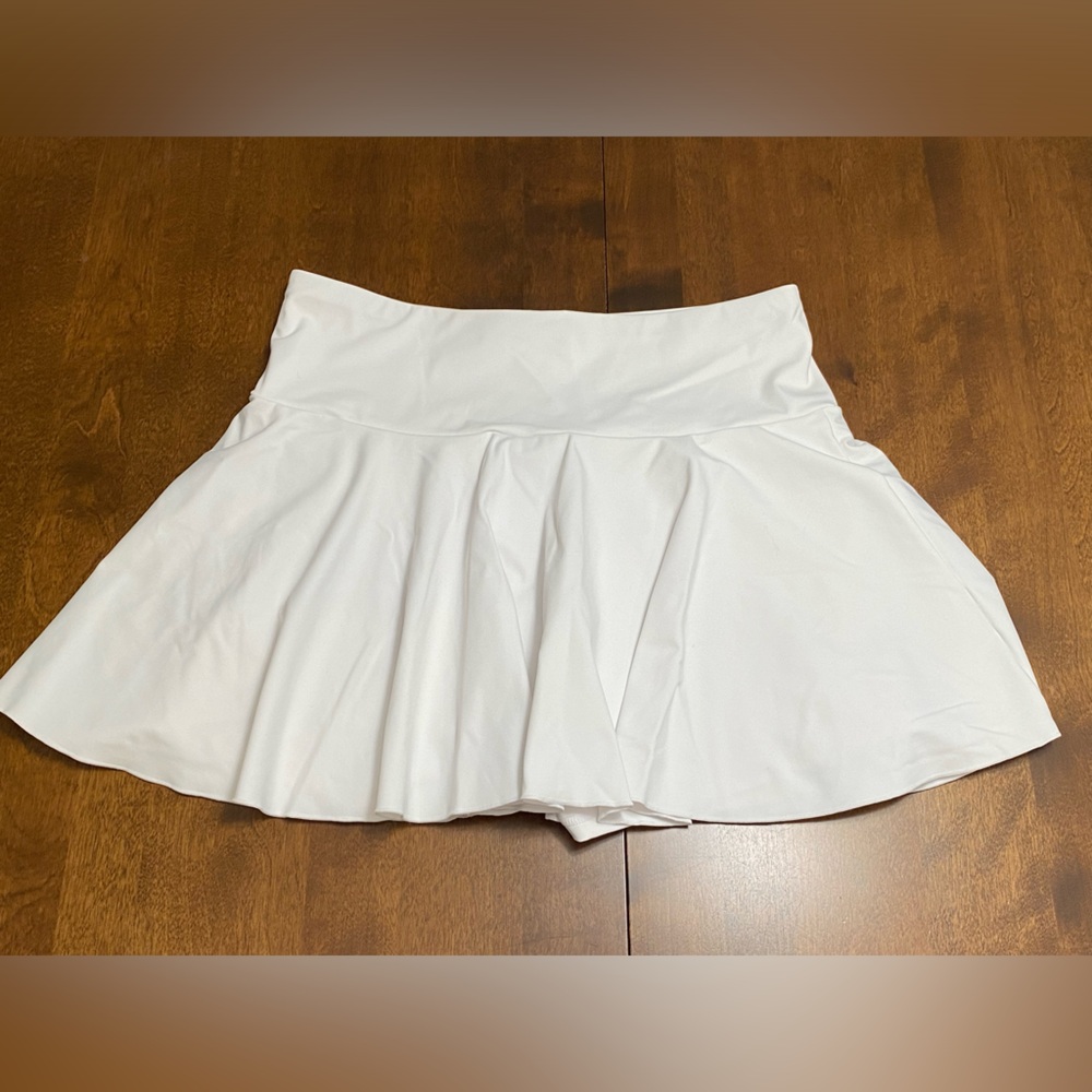 White Tennis Golf Skort Skirt, Women’s Sportswear, Size Large
